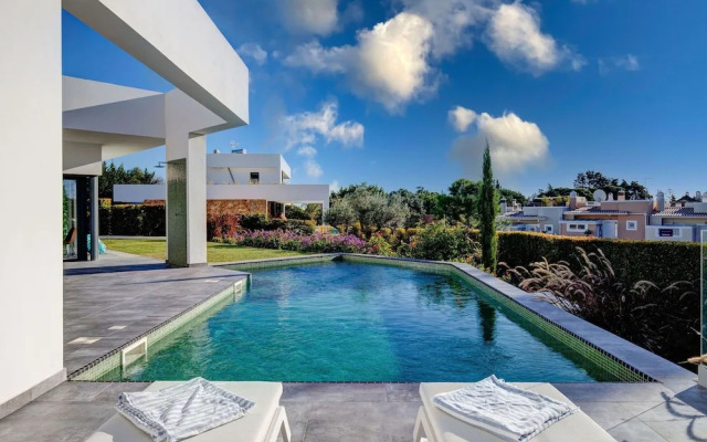 Casa Blanca Magnificent 4 Bedroom Villa With MOD