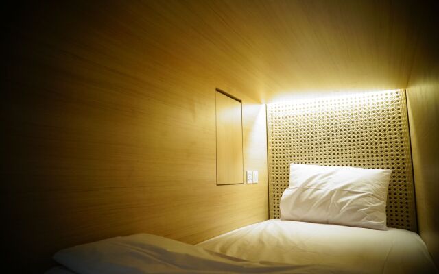 Borough Capsule Hostel Bali