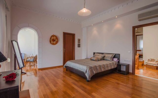 Villa Aphrodite with sea & mountain view