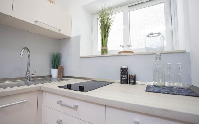 Apartment Maja - 50 m from beach : A2 Makarska, Riviera Makarska