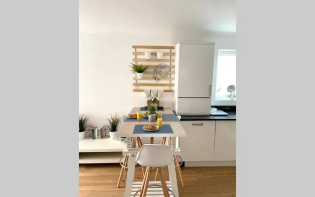 Luna Beach - Luxury Carbis Bay Apartment + Parking