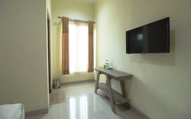 RedDoorz near masjid Agung Surabaya