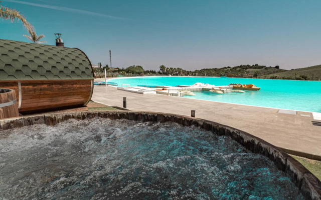 2152-Modern apt with private beach