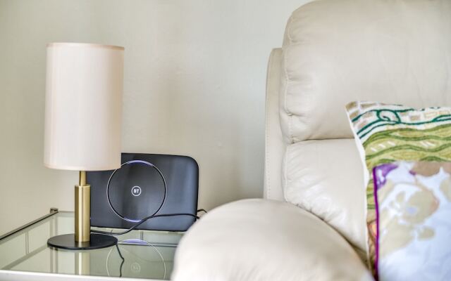 St. James / Westminster Apartment