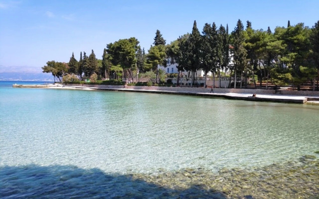 Leana - Great Location and Close to Beach - A1