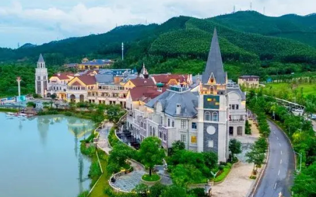 Midea Egret Lake Car Theme Hotel
