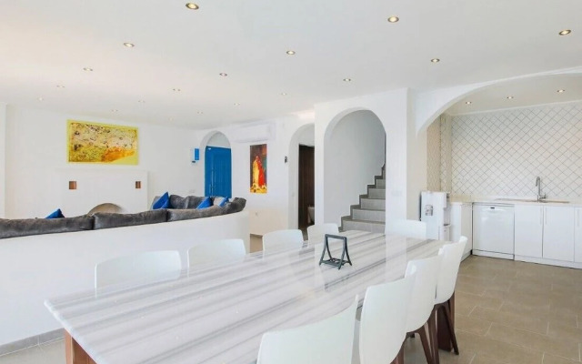 Villa Dome Bianca by Villaduragi