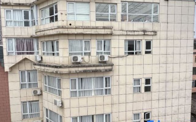 Linshuo Holiday Hotel