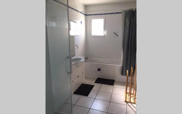 Paisible maison entre plages, lacs et bassin
