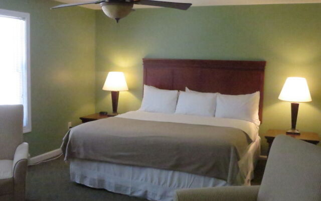 Admiral's Inn Resort