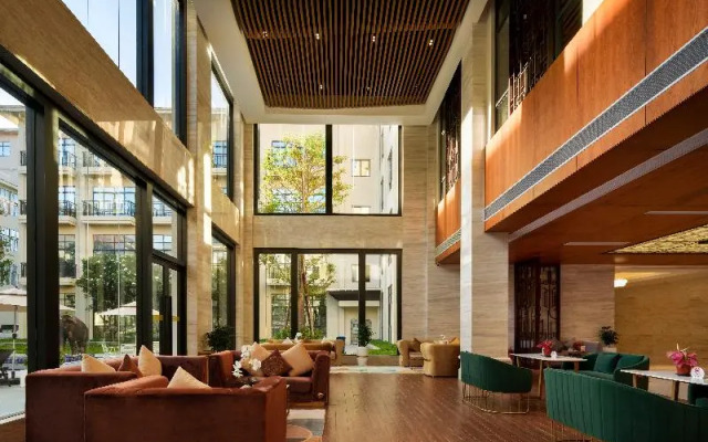 Donghu Resort Hotel