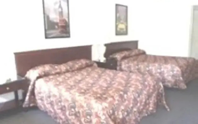 EconoStay Inn