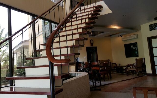 Mactan Breeze - Airport Bed and Breakfast