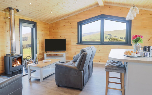 Bacheiddon Log Cabin