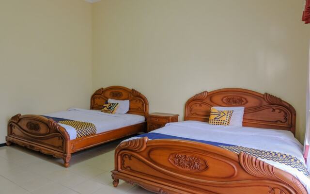 SPOT ON 1767 Villa Anggur Panderman