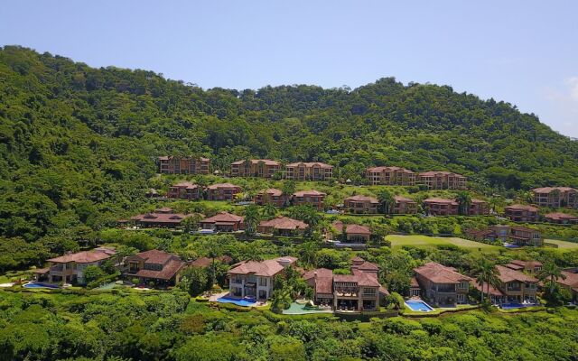 CR Luxury Los Sueños Condos