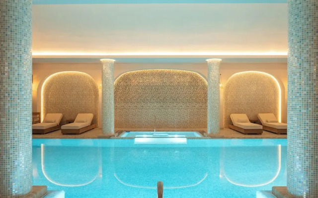 Vila Ebel Hotel Pool & Spa