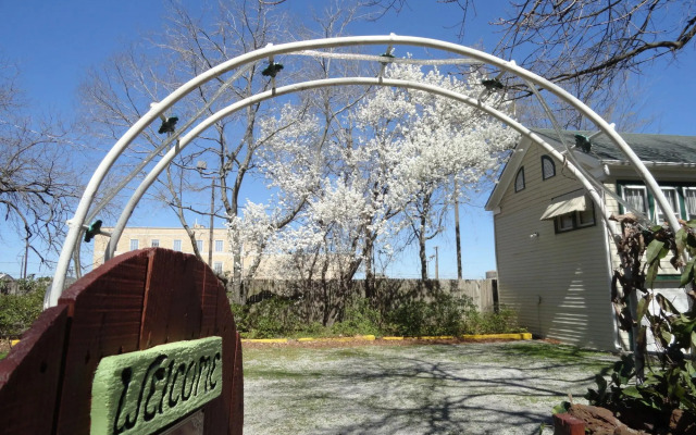 Historic 1859 Woldert-spence Manor