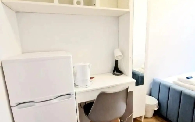 Crendon House Cosy Studio - Sleeps 2 & Kitchen
