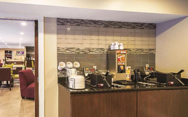 La Quinta Inn Detroit Utica