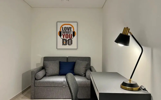 Waves - Comfortable JVC Apt with Balcony