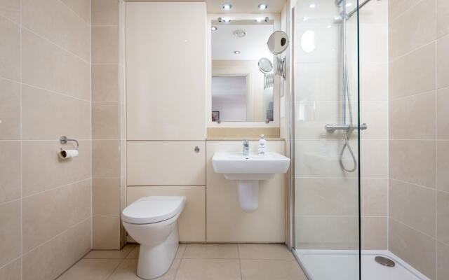 Kinness House, Luxury Apartment with Parking