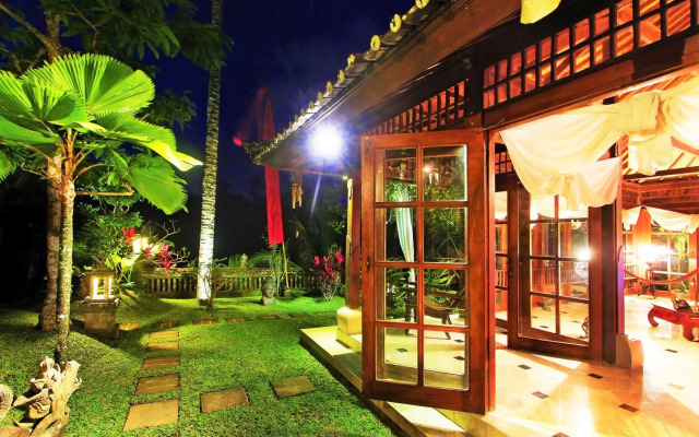 The Mahogany Villa