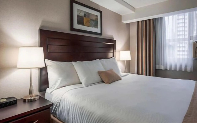 Coast Calgary Downtown Hotel & Suites by APA