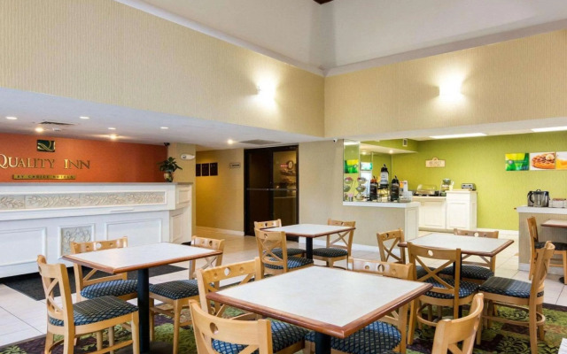 Rodeway Inn At Fort Lee