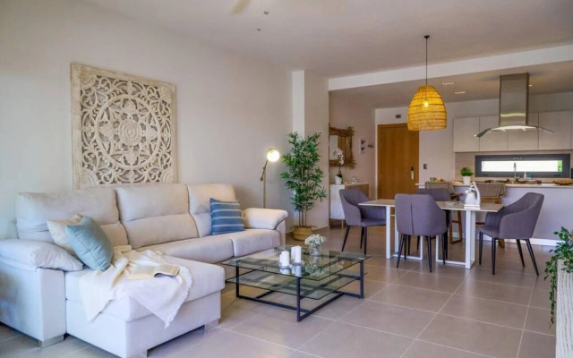 Spacious Modern Apartment With Private Picuzzi