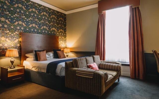 The Sun Hotel & Bar
