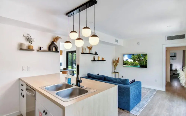 4BR Sleeps 10 Pet Friendly w/ Bbq!