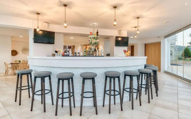 Arkadia Luxury Hotel Apartments