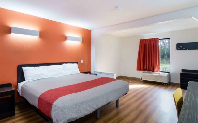 Deluxe Inn & Suites - Moss Point