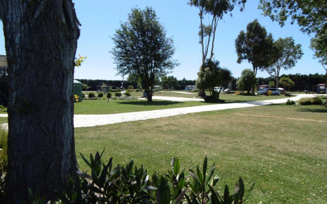 Glenavys Waitaki River Motor Camp - Caravan Park