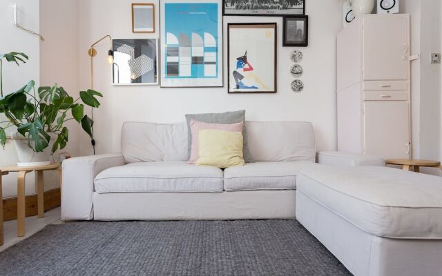 3 Bedroom Home in East London Accommodates 7