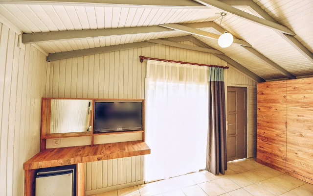 Leda Beach Hotel