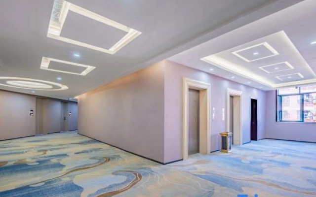 Victoria Hotel (Dongyang Geshan Road Light Rail Station)