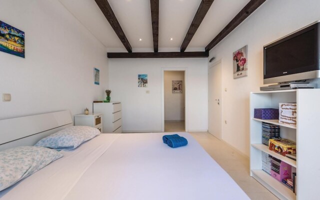 Beautiful apartment in Jablanac w/ 2 Bedrooms