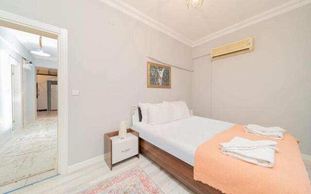 Vibrant Flat With Lovely Balcony in Muratpasa