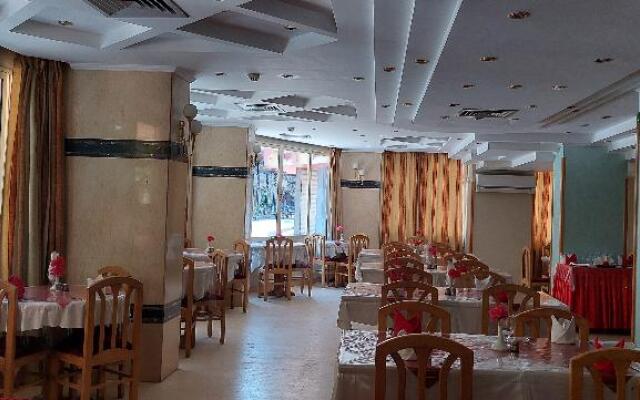 Queens Valley Hotel, Restaurants, Bars and Spa Luxor