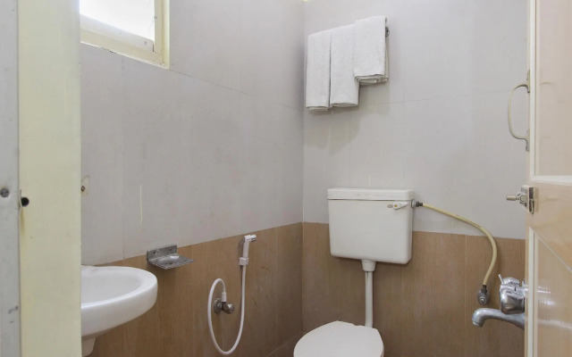 OYO 15926 New Golden Residency