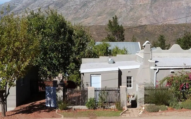 Cosy 6 Person Cottage With Mountain View