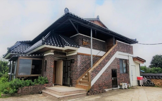 Damyang Friend and Doldamgil Pension