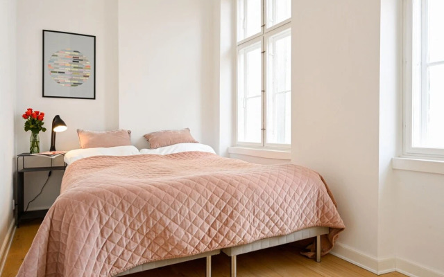 Sanders Arrow - Chic 3-bdr Apt w City View