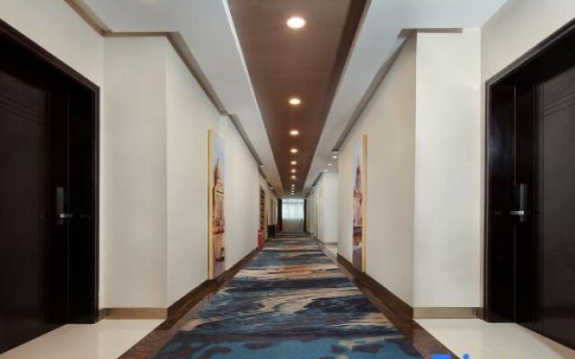Vienna Classic Hotel (Weining Caohai Exhibition Center)