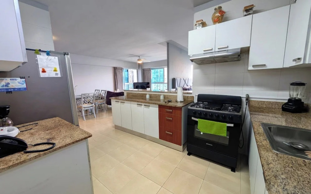 YC 2307 l Av Balboa 2 BDR Bay view