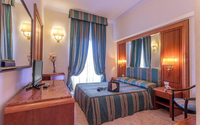 Raeli Hotel Lux