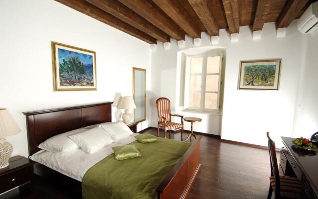 SUNce Palace Apartments with free offsite parking