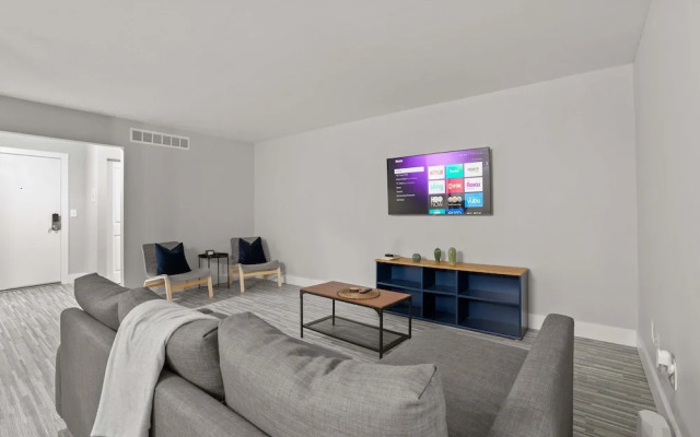 Modern 2BR 2BA Apartment With Pleasant Views